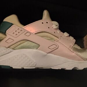 Nike Kids Pink and Cream Huarache Sneakers